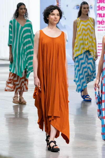 Look 60